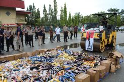 Polres Bungo Musnahkan 10 Ribu Miras Ilegal