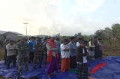 Kebakaran Meluas, TNI dan Warga Gelar Salat Istisqa
