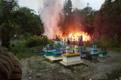 Api Mengamuk di Rumah dan Bengkel Sebelah Kuburan