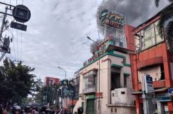 Kebakaran Pasar Banjarsari Pekalongan Belum Bisa Dipadamkan