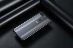 Blade V9 dan V9 Vita, Ponsel Layar Lebar yang Ramah di Dompet