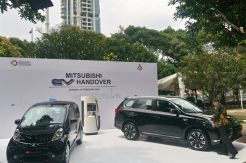 Pacu Produksi, Pemerintah Terima Hibah 10 Mobil Listrik