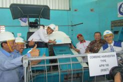 Emil Dardak Dukung Pengembangan Produsen Alat Pertanian Dalam Negeri