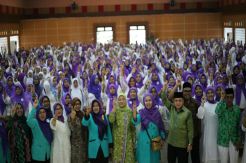 Ribuan Perempuan Kerudung Ungu Bertekad Menangkan Sudirman-Ida