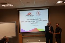 Lippo Group Beri Donasi...