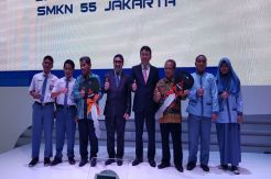 Tingkatkan Pendidikan, KTB Berikan Dua Truk Mitsubishi Fuso untuk 2 SMK