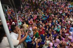 Deddy Mizwar Janji Permudah Perizinan dan Sejahterakan Buruh