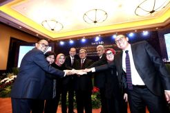 Gubernur Jabar Acungi Jempol Kinerja Bank Bjb