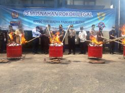 Bea Cukai Blitar Musnahkan...