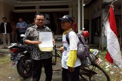 Pria Ini Bersepeda 5 Hari Demi Bertemu Sudirman Said