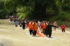 Disambar Kereta Api, Tubuh Mbah Manem Hanyut di Sungai