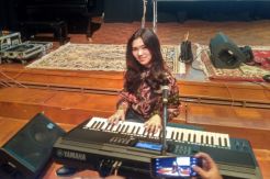 Saat Sedih, Isyana Sarasvati Suka Main Piano