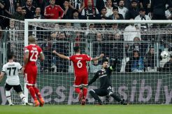 Gol Thiago Alcantara Buka Keunggulan Muenchen di Paruh Pertama