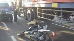 Berusaha Mendahului, Driver Ojol Tewas Menabrak Dump Truk