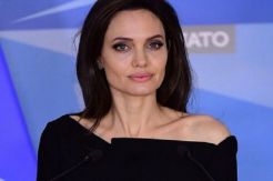 Angelina Jolie Suka Melihat Dirinya Semakin Tua