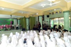 Perangi Narkoba dan...