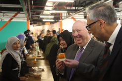 Kunjungi Museum Siola, Wali Kota Liverpool Tertarik Mesin Ketik dan Puding