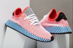 Tren Sneakers dengan Desain Siluet Grid