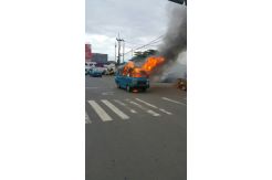 Angkot Terbakar, Sopir dan Penumpang Berhamburan Menyelamatkan Diri