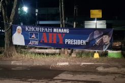 Panwaslu Segera Copot Spanduk Khofifah Menang, AHY Presiden
