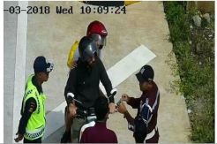 Naik Motor, Dua Turis Ini Nyelonong Masuk Tol Soroja