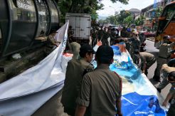 Salahi Aturan, Panwaslu dan Satpol PP Tertibkan APK Pilkada