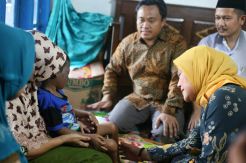 Ida Jenguk Bocah Penderita Tumor di Wajah