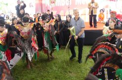 Saat Ganjar Menari Kuda Lumping