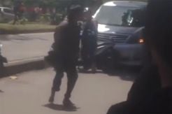 Orang Gila Bersenjata Tajam Terobos SMKN 7 Bandung
