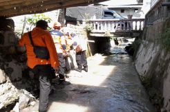 Usai Jajan Bakso Bersama Suami, Naning Hanyut di Selokan Jatirogo