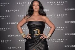 Rihanna Jadi Wanita...
