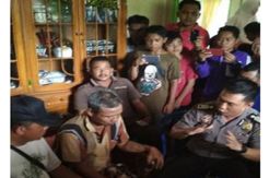 Diduga Berbuat Mesum, Dukun Cabul dan Seorang Nenek Diarak Massa