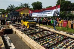 Bekuk 5 Pelaku, 6 Ribu Botol Miras Dimusnahkan di Tangsel