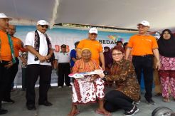 Intiland Lakukan Bedah Rumah di HUT REI