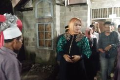 Bupati Cantik Ini Menginap di Rumah Warga yang Nyaris Roboh