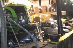 Rem Blong, Bus Pariwisata Seruduk 7 Mobil di Puncak