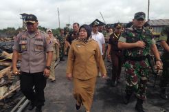 Kodim 1014/Pangkalan Bun Terjunkan 1 SST Bersihkan Sisa Kebakaran Mess Korindo
