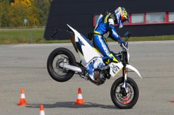 Husqvarna 701 Supermoto Terbaru Lebih Melejit