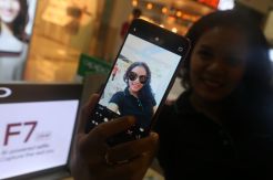 Pameran Di Galaxy Mall, Oppo F7 Bidik Penjualan 150 Unit