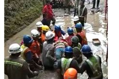 Proses Evakuasi Menegangkan, Korban Diminta Berzikir
