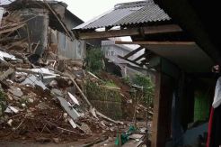 Korban Gempa Banjarnegara Berkumpul di Rumah Kades