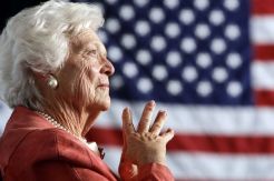 Mantan Ibu Negara AS Barbara Bush Tutup Usia