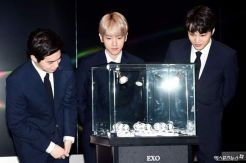 Dapat Medali, Tiga Personel EXO Tidak Bisa Menahan Tawa