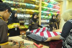 Tak Banyak Produsen yang Mampu Memproduksi Sendiri Batik