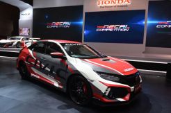 Honda Civic Type R dengan Stiker Keren Mejeng di IIMS 2018
