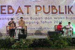 Dua Paslon Bupati Saling Memojokkan di Arena Debat