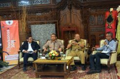 Maraknya Pedagang Online,...