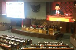 Rapat Paripurna dan Kursi Merah Pimpinan DPR