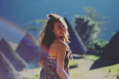 Yuk, Intip Barang Bawaan Nadine Chandrawinata Saat Traveling