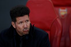 Berjuang dengan 10 Pemain, Simeone Teringat Laga Lawan Barcelona